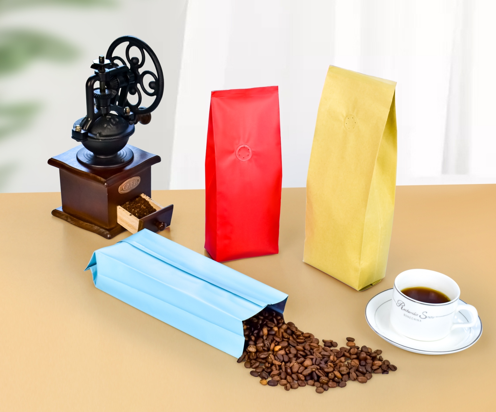 Side-gusset packaging bags for whole-bean coffee